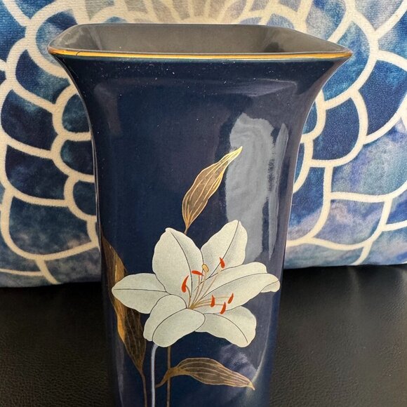 Vintage Blue Iris OTAGIRI Japan Vase - Picture 4 of 16